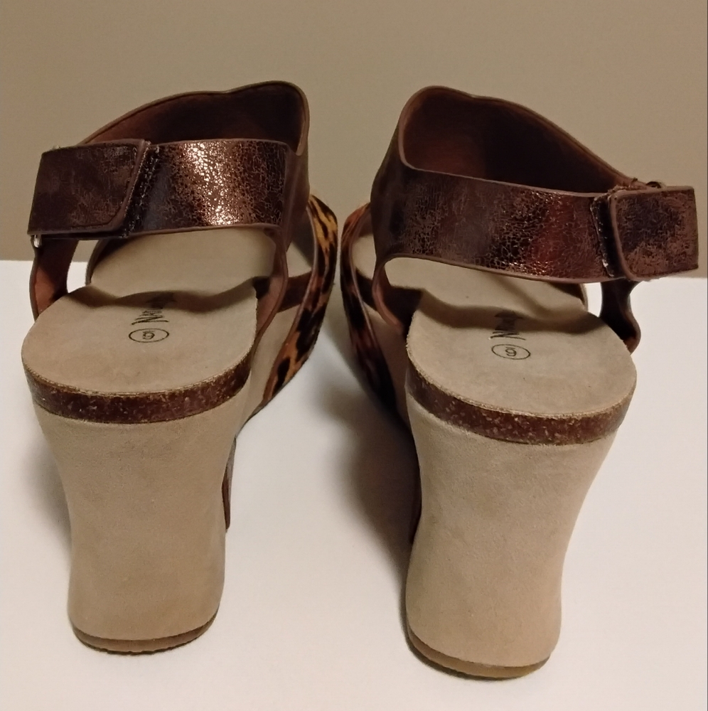 Women's Natural Breeze Leopard Print Wedge Sandals - Picture 3 of 4